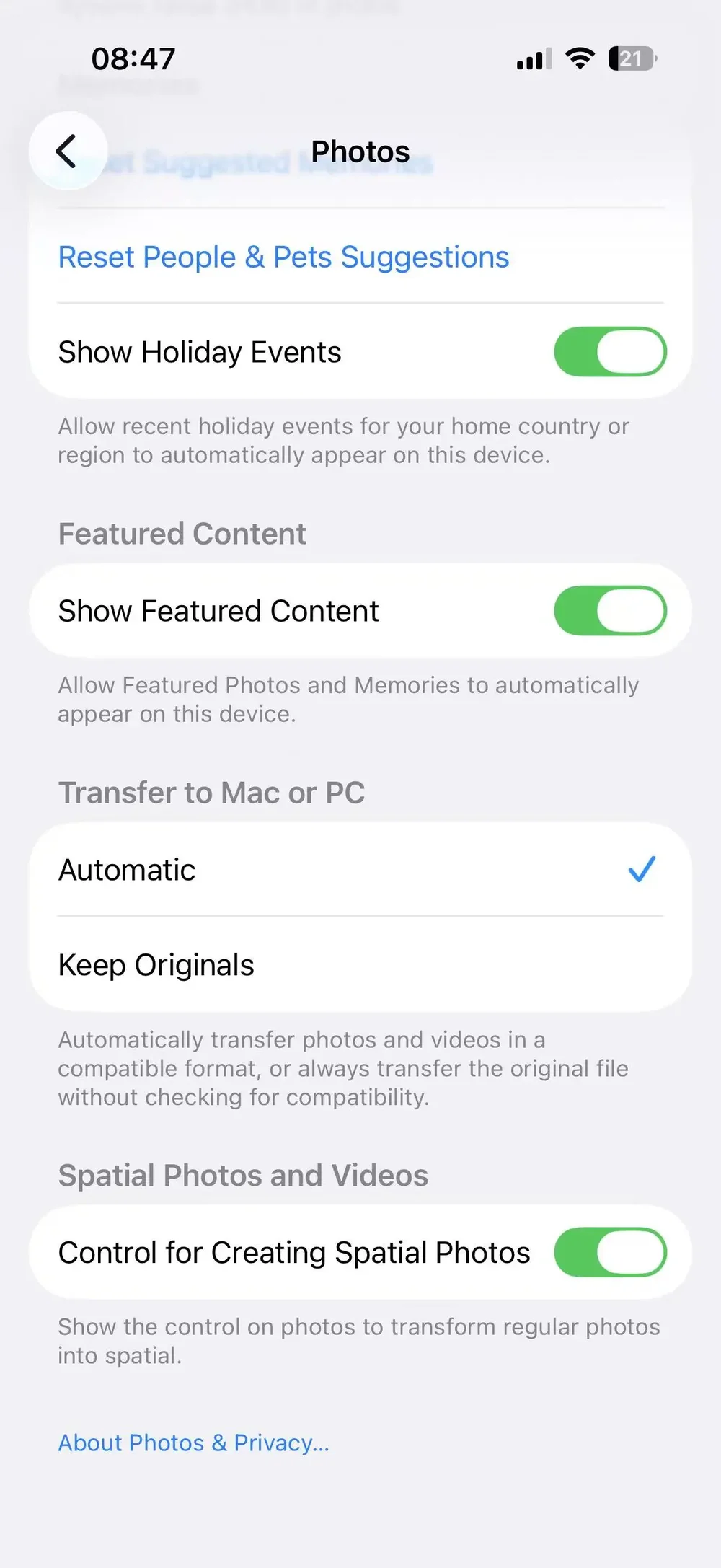 iPhone Settings, Apps, Photos screen showing the Keep Originals option that controls whether iOS converts HEIC to JPEG on USB import to a Mac or PC